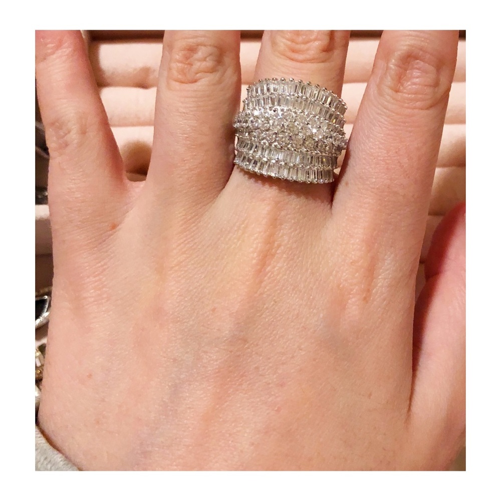 Gorgeous cluster CZ diamond ring